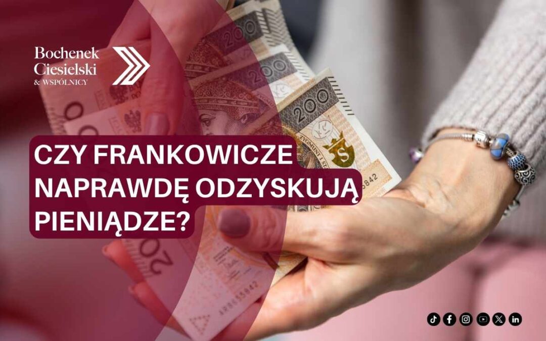 Kobieta trzymająca w dłoni polskie banknoty (200 PLN); na zdjęciu widoczny napis „Czy frankowicze naprawdę odzyskują pieniądze?” oraz logo kancelarii Bochenek Ciesielski & Wspólnicy.