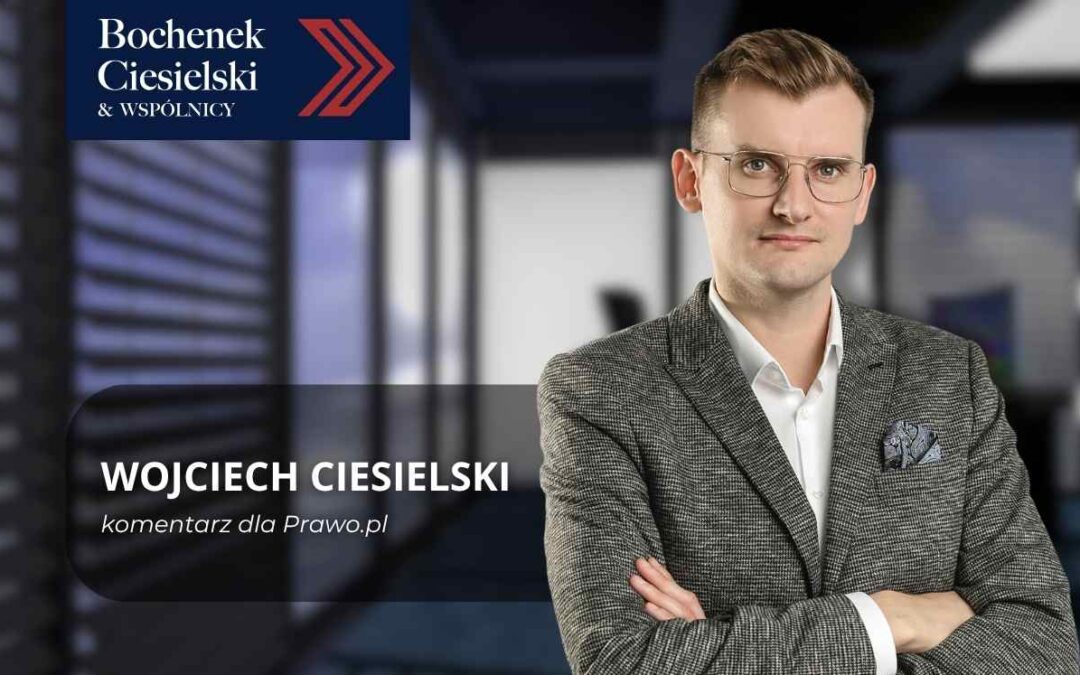 Prawnik Wojciech Ciesielski w marynarce i okularach, na tle biura; obok napis: Wojciech Ciesielski – komentarz dla Prawo.pl; w lewym górnym rogu logo Bochenek Ciesielski & Wspólnicy.