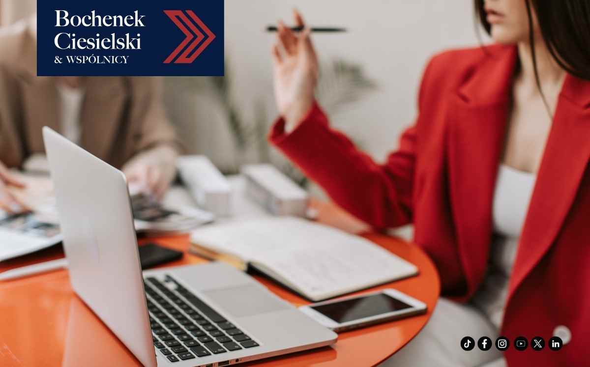 Monety franków szwajcarskich – symbol kredytów we frankach i sporów frankowych prowadzonych przez kancelarię prawną.