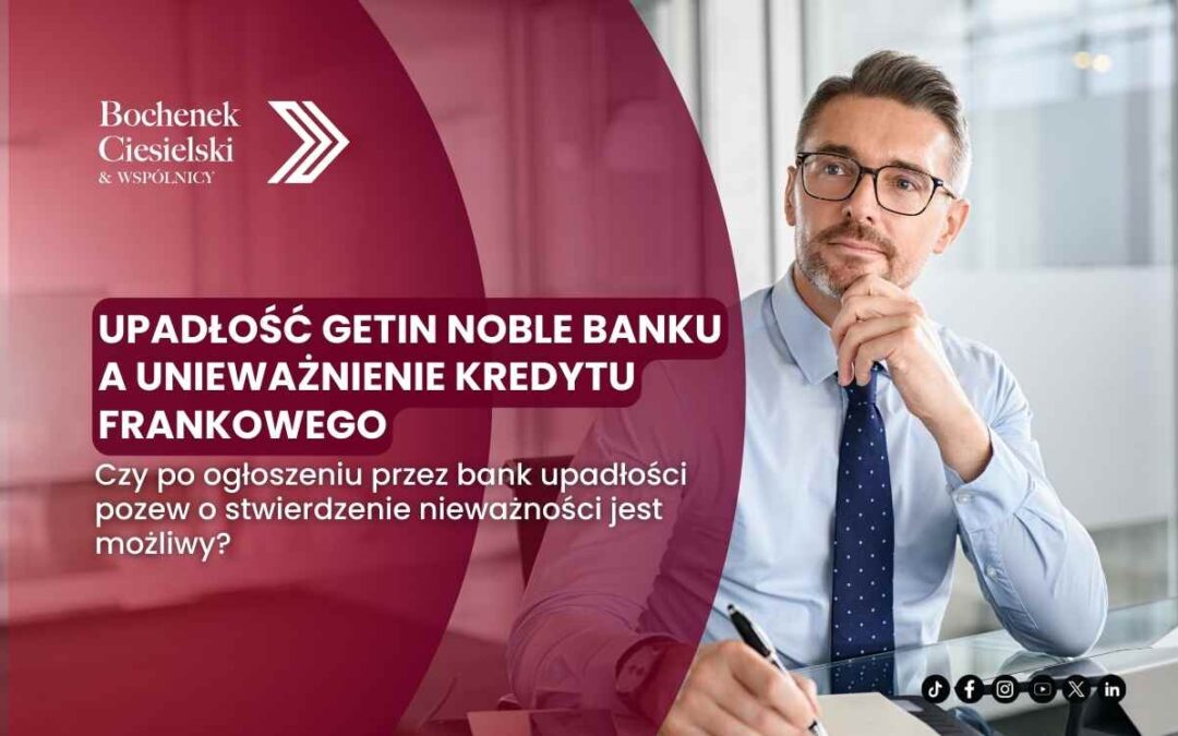 Mężczyzna w garniturze analizujący dokumenty przy biurku oraz napis „Upadłość Getin Noble Banku a unieważnienie kredytu frankowego” – grafika informacyjna kancelarii prawnej.