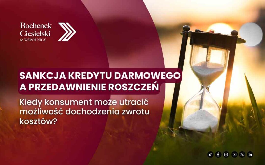 Dokument umowy kredytowej na biurku obok młotka sędziowskiego i książek prawniczych, grafika Kancelarii Bochenek, Ciesielski i Wspólnicy.