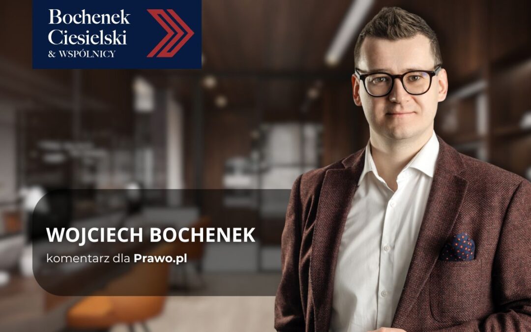 Professional headshot of Wojciech Bochenek in a burgundy blazer, with the firm logo in the top left and 'komentarz dla Prawo.pl' text.