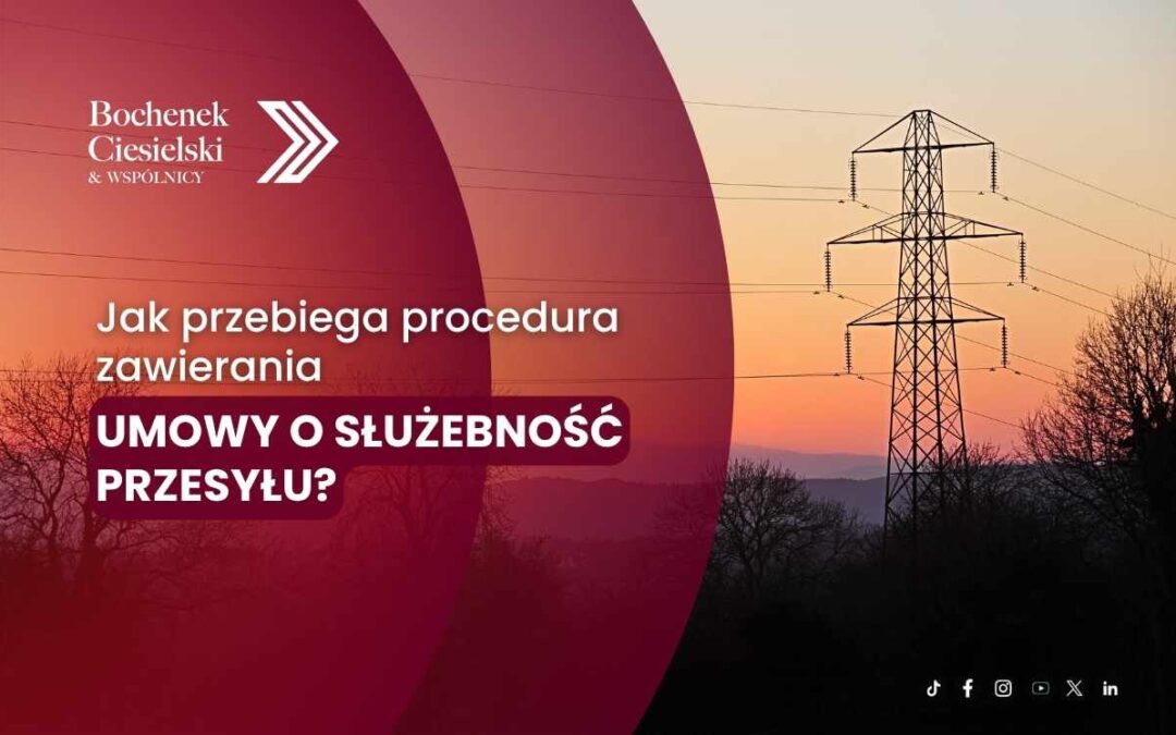 Grafika artykułu przedstawiająca słup energetyczny oraz tytuł dotyczący procedury zawierania umowy o służebność przesyłu.