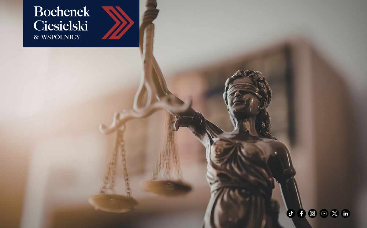 Figurka Temidy z wagą sprawiedliwości, nawiązująca do analizy umowy pożyczki w SKOK Stefczyka pod kątem sankcji kredytu darmowego.